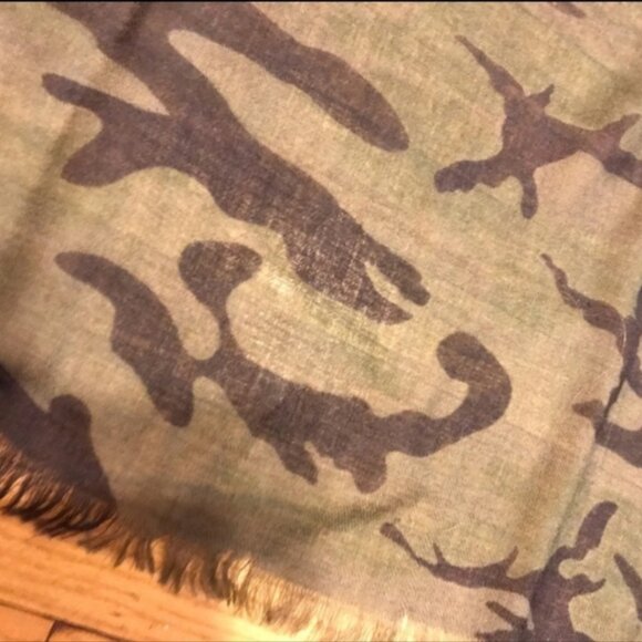 Brand New Wilfred Camo Fine Wool Scarf - Picture 3 of 4